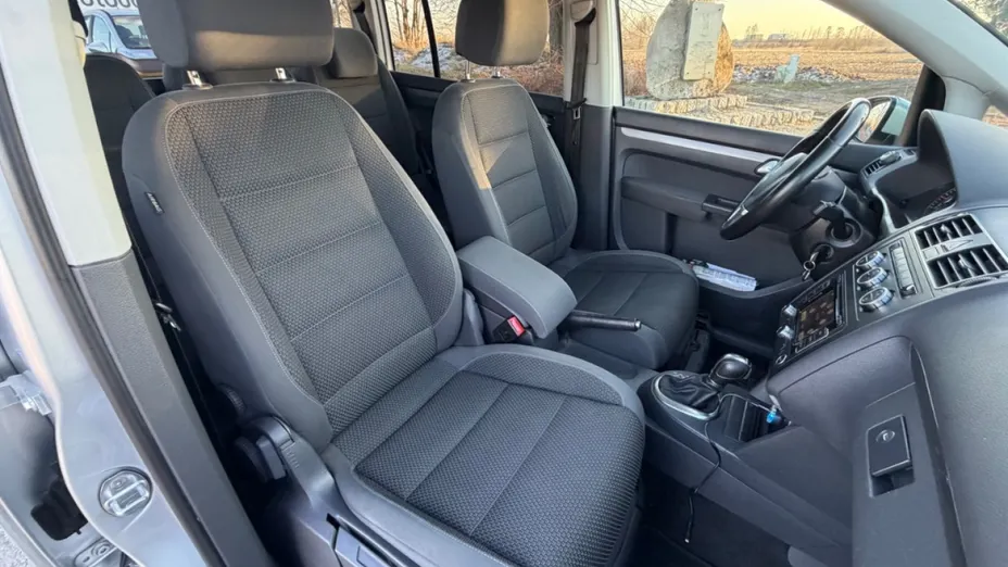 VOLKSWAGEN Touran -