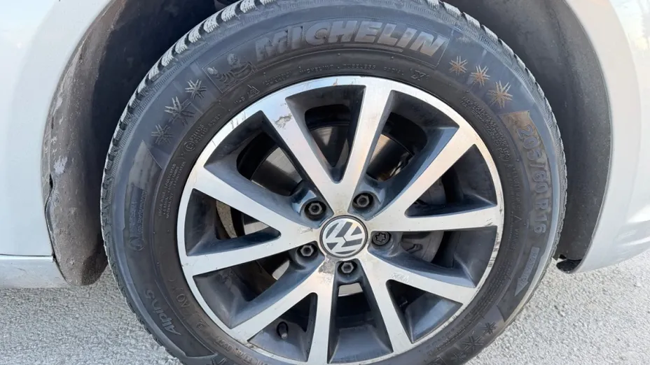 VOLKSWAGEN Touran -