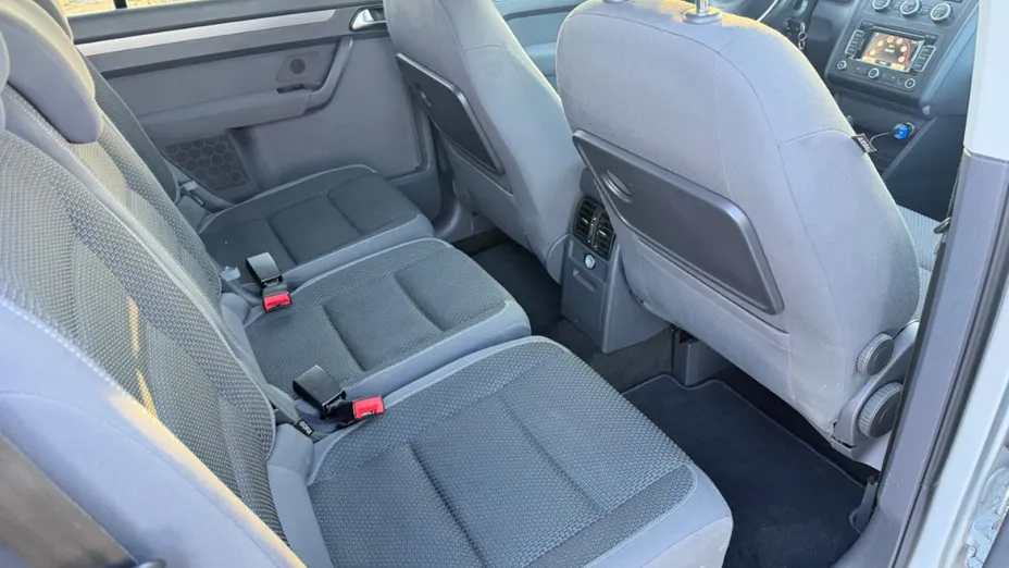 VOLKSWAGEN Touran -