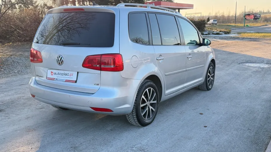 VOLKSWAGEN Touran -