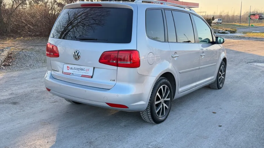 VOLKSWAGEN Touran -