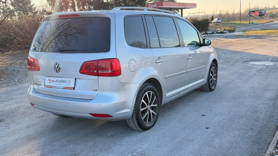 VOLKSWAGEN Touran -