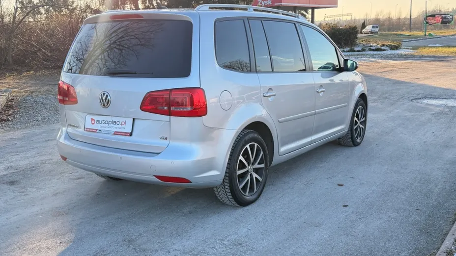 VOLKSWAGEN Touran -