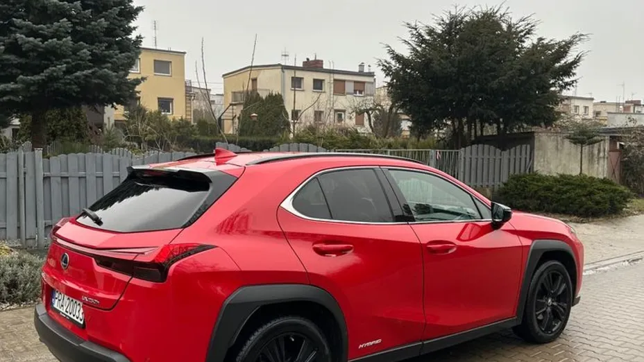 LEXUS UX -