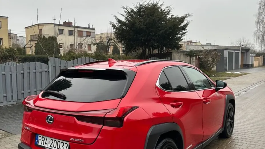LEXUS UX -