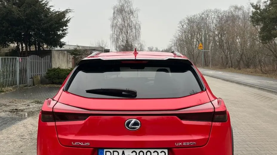 LEXUS UX -