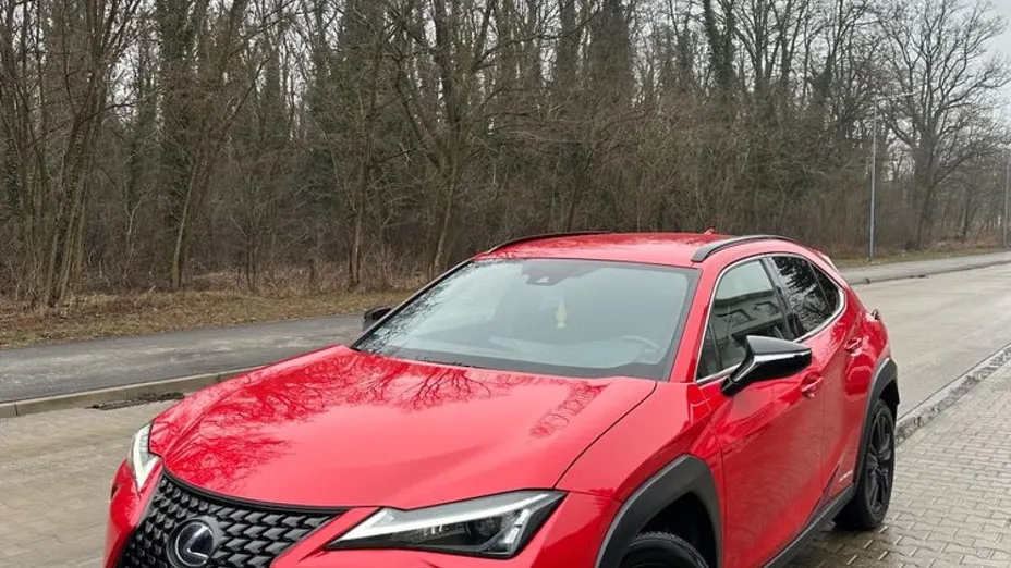 LEXUS UX -