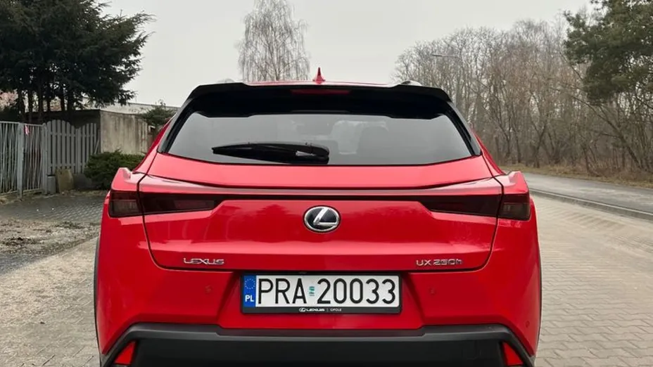LEXUS UX -