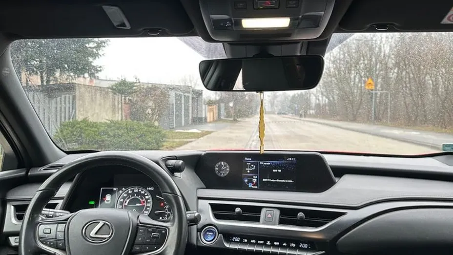 LEXUS UX -