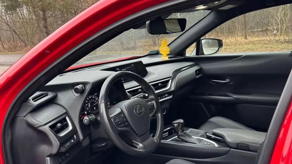 LEXUS UX -