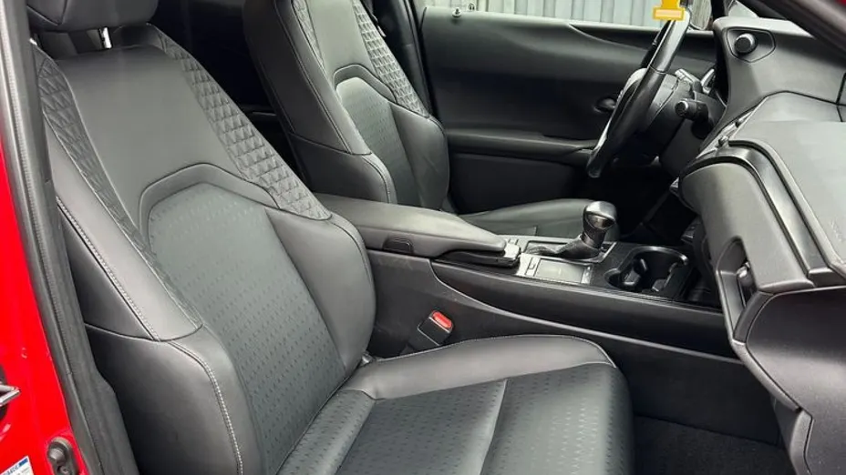 LEXUS UX -