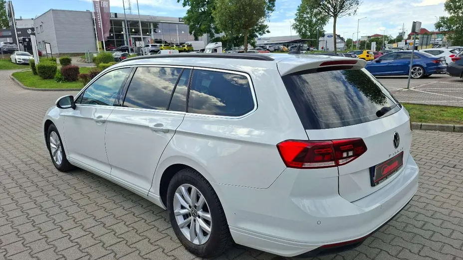 VOLKSWAGEN Passat -