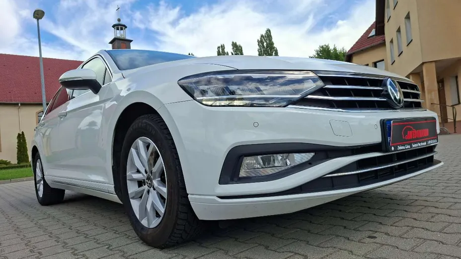 VOLKSWAGEN Passat -