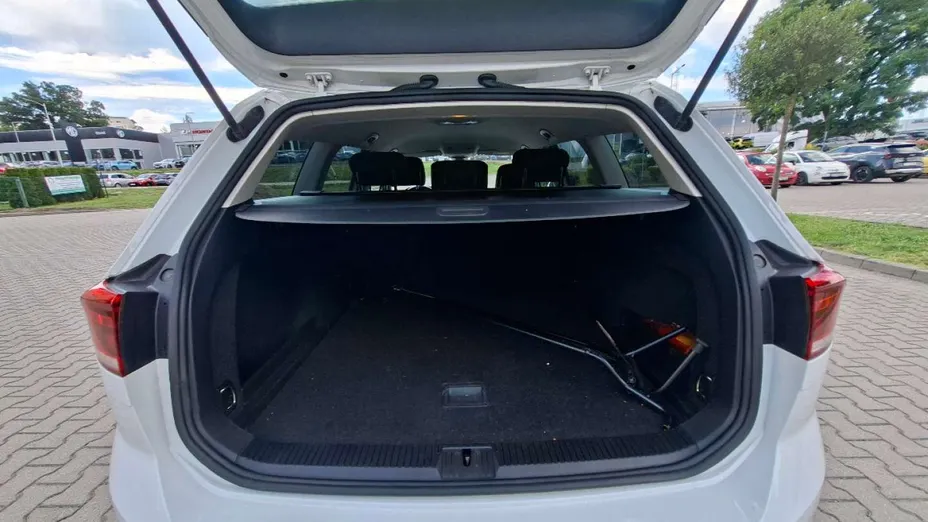 VOLKSWAGEN Passat -