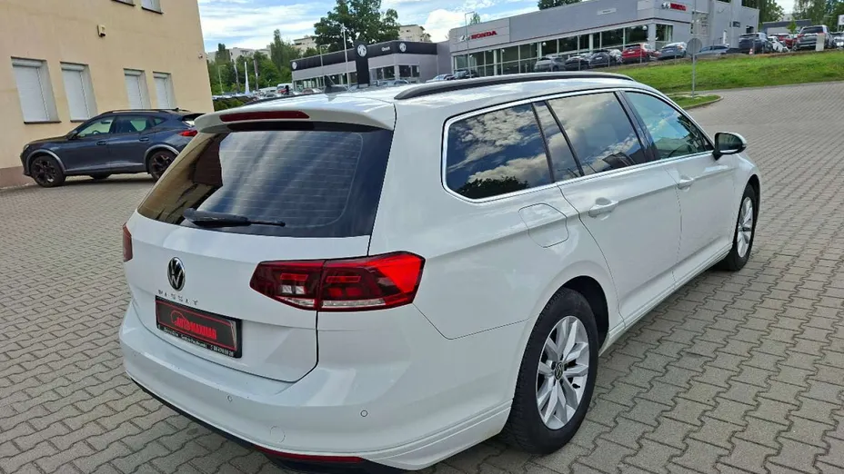 VOLKSWAGEN Passat -