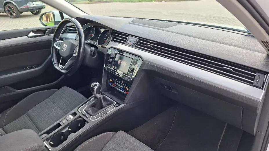 VOLKSWAGEN Passat -