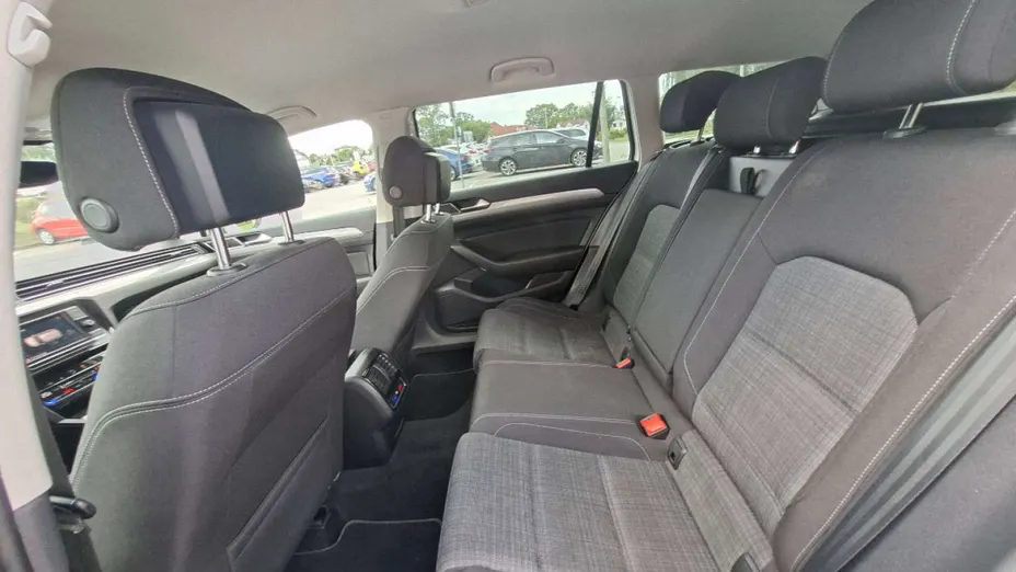 VOLKSWAGEN Passat -