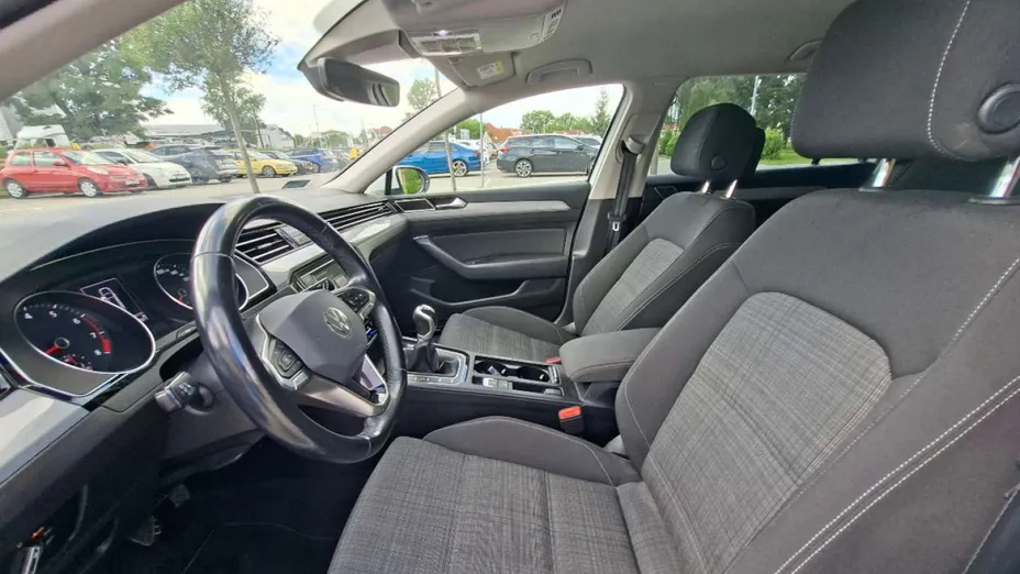 VOLKSWAGEN Passat -