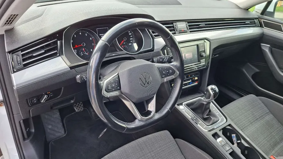 VOLKSWAGEN Passat -