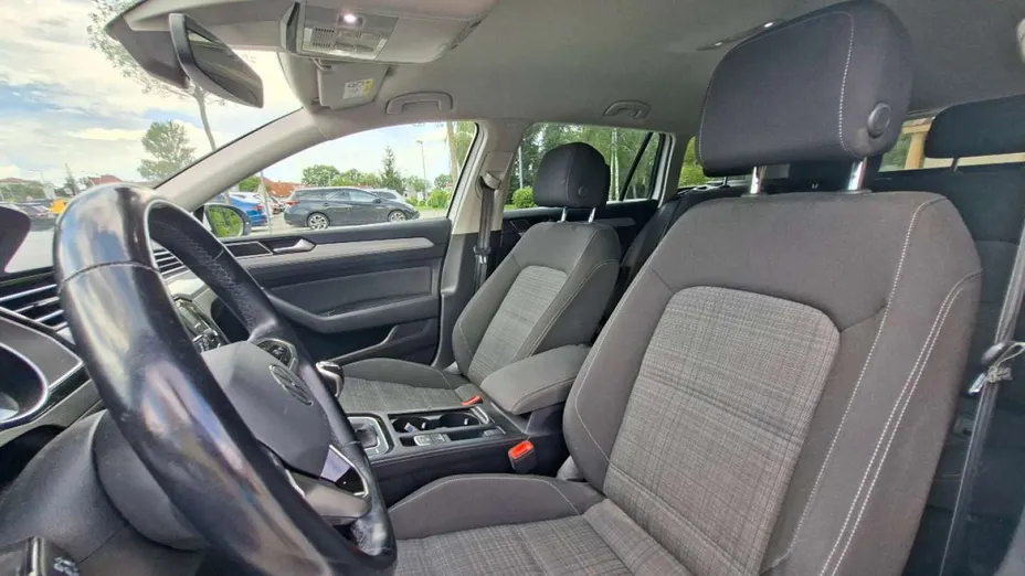 VOLKSWAGEN Passat -