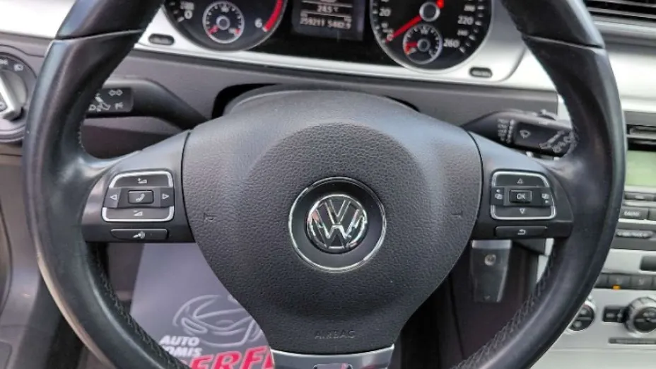 VOLKSWAGEN Passat -