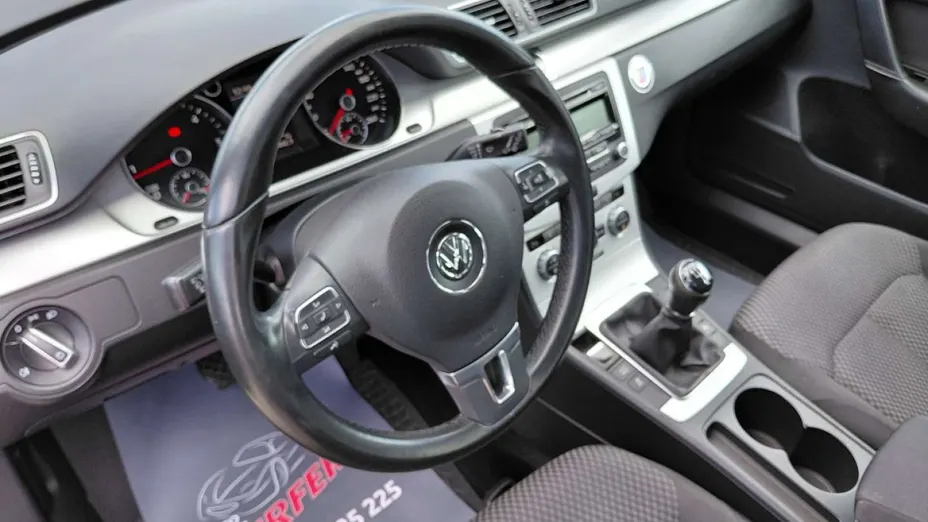 VOLKSWAGEN Passat -