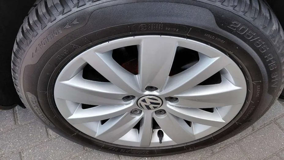 VOLKSWAGEN Passat -