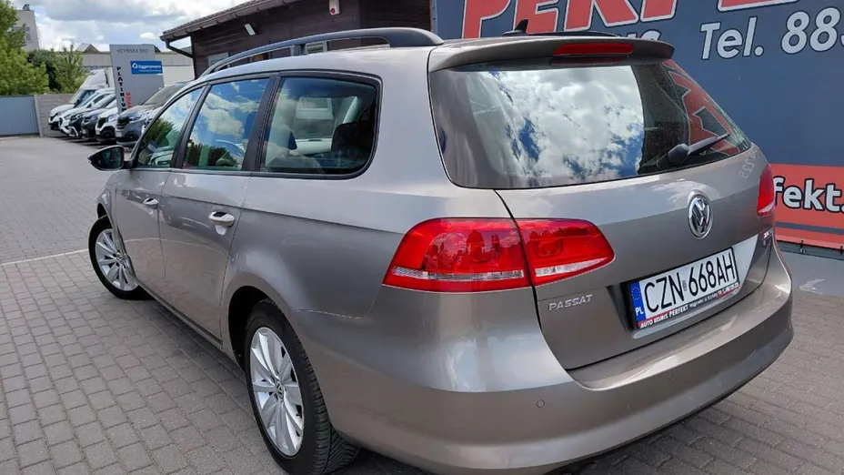 VOLKSWAGEN Passat -
