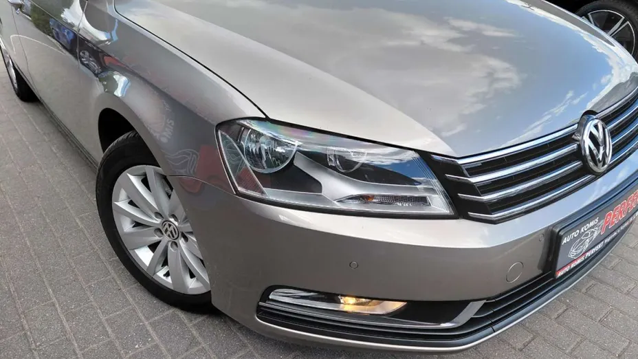 VOLKSWAGEN Passat -