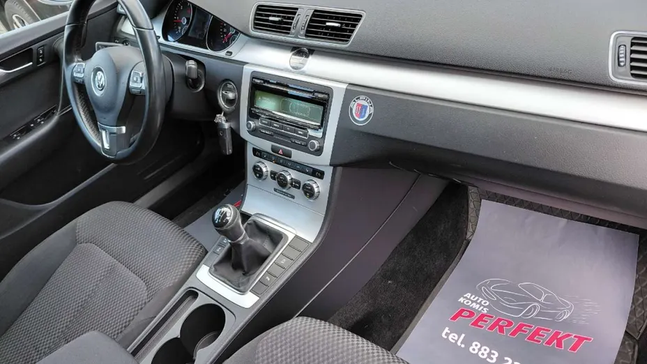 VOLKSWAGEN Passat -