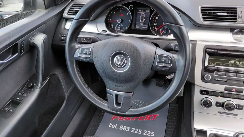 VOLKSWAGEN Passat -