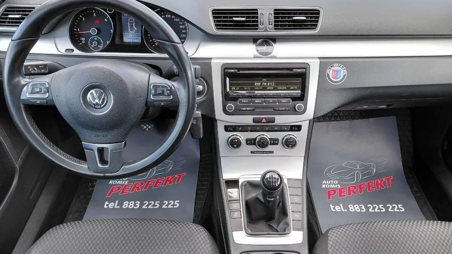 VOLKSWAGEN Passat -