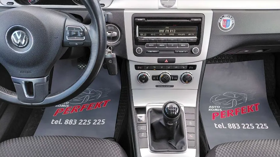 VOLKSWAGEN Passat -