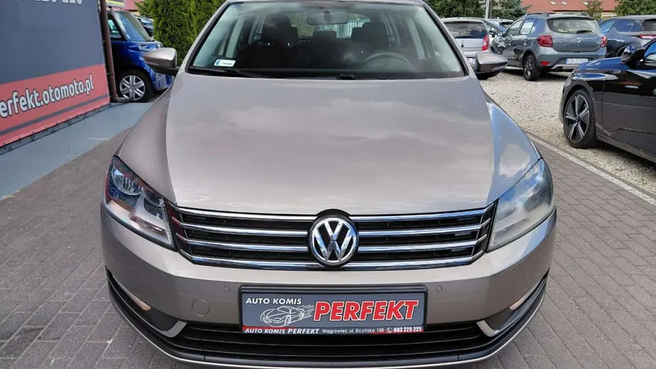 VOLKSWAGEN Passat -