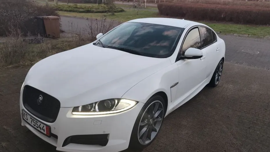 JAGUAR XF -