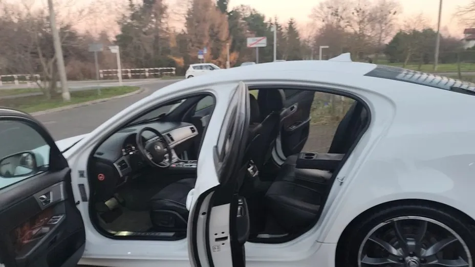 JAGUAR XF -