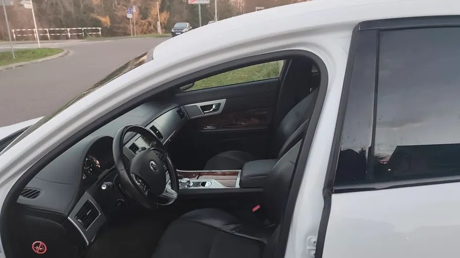 JAGUAR XF -