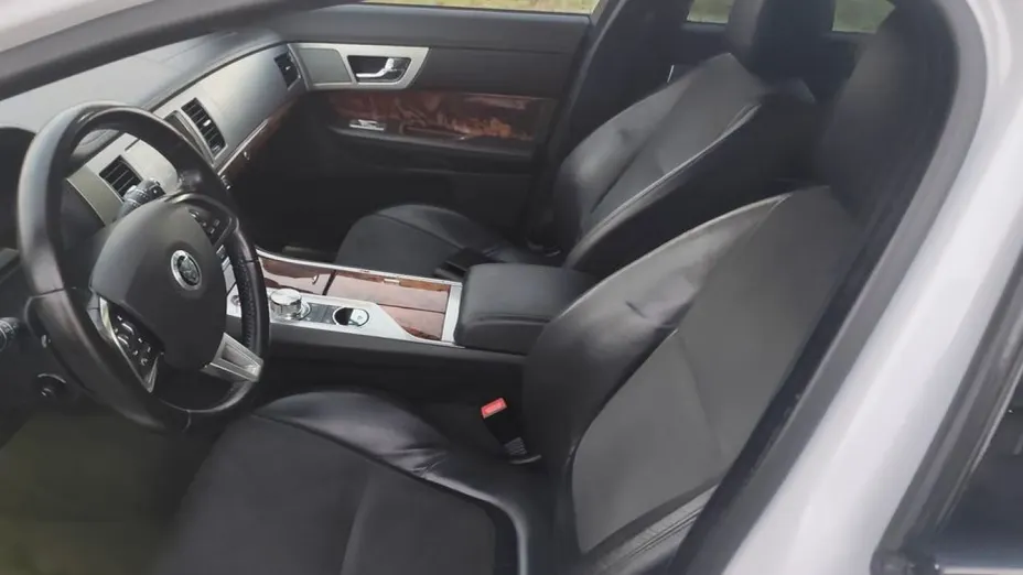 JAGUAR XF -