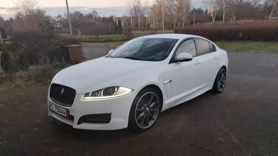 JAGUAR XF -