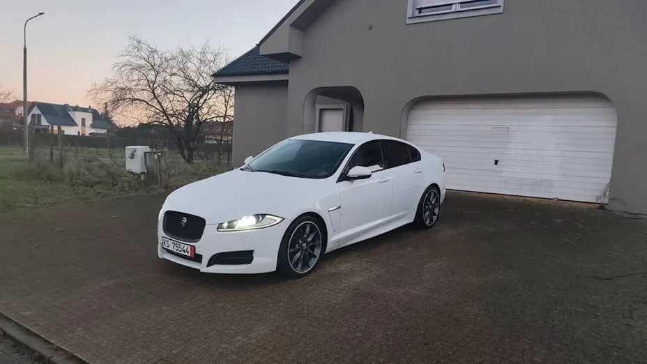 JAGUAR XF -