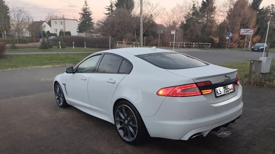 JAGUAR XF -