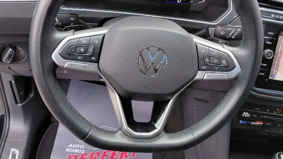 VOLKSWAGEN Tiguan -