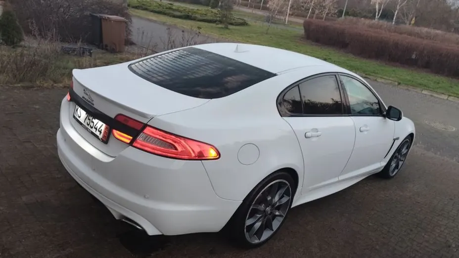 JAGUAR XF -