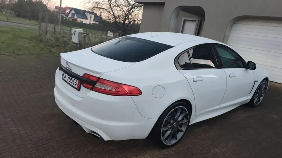 JAGUAR XF -