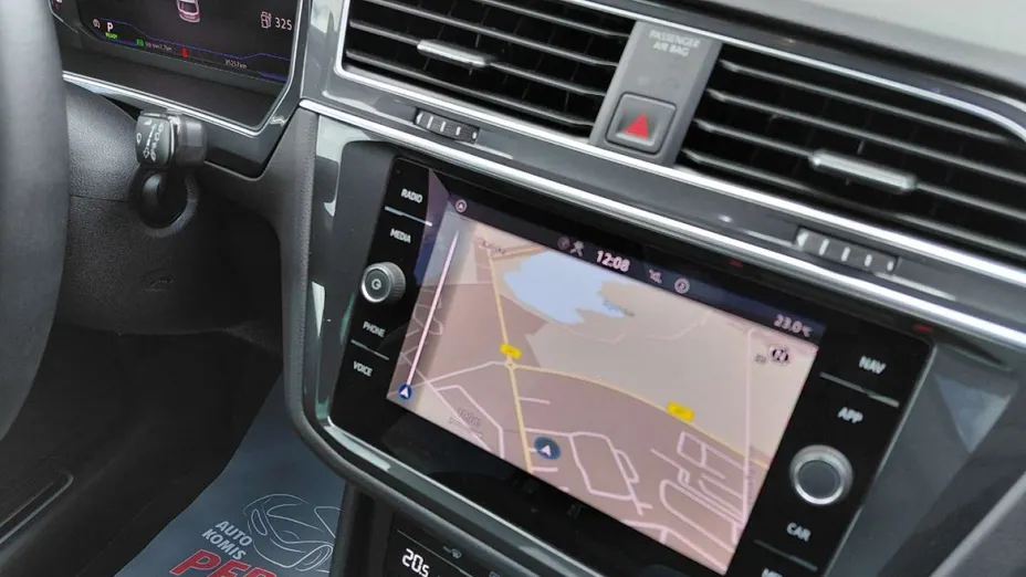 VOLKSWAGEN Tiguan -