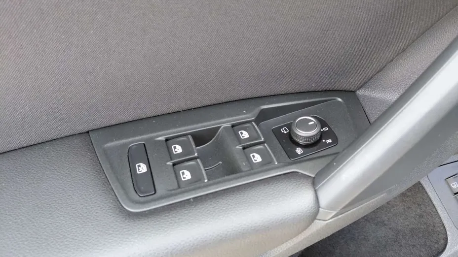 VOLKSWAGEN Tiguan -