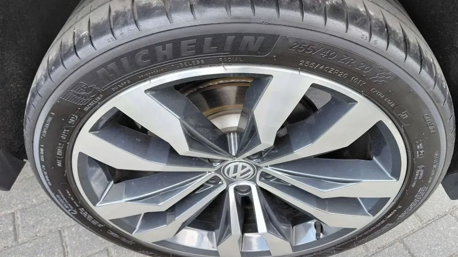 VOLKSWAGEN Tiguan -