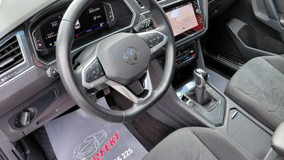 VOLKSWAGEN Tiguan -