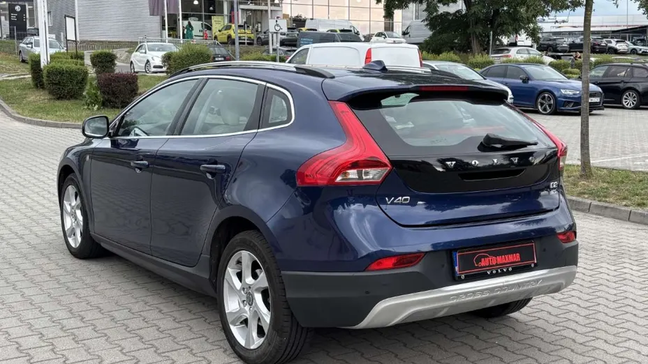 VOLVO V40 Cross Country -