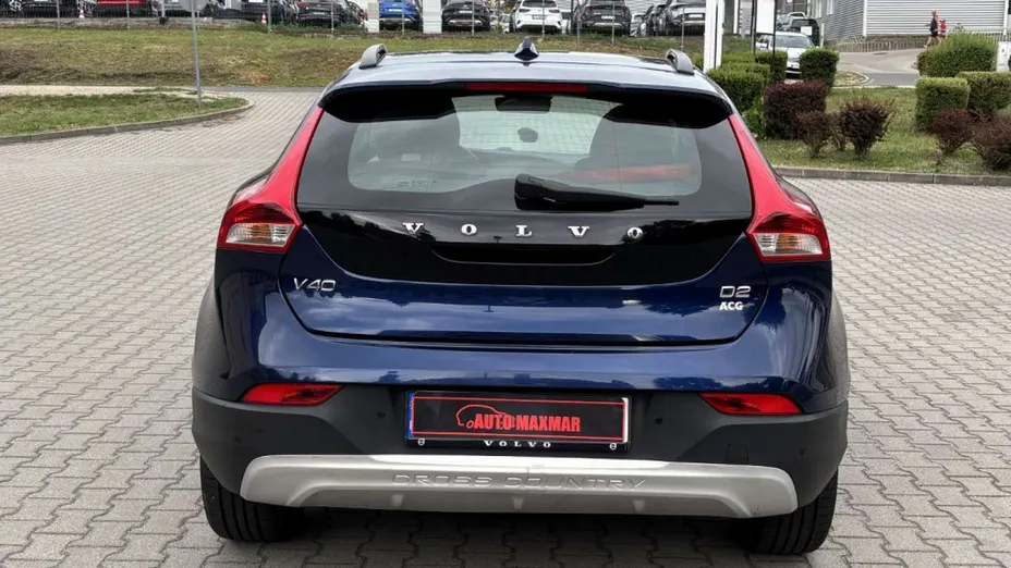 VOLVO V40 Cross Country -